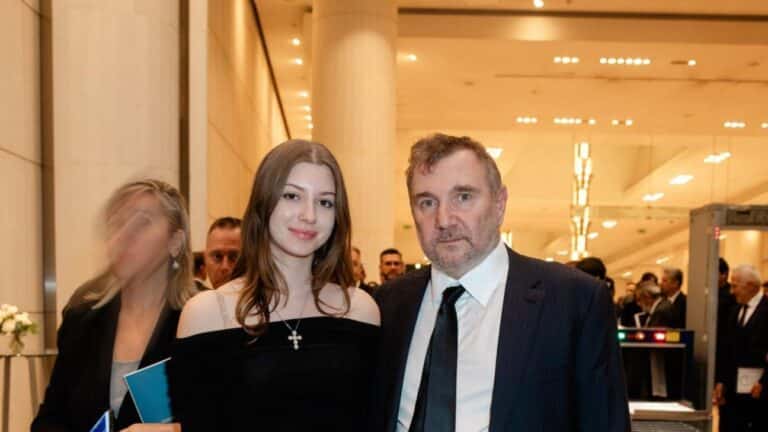 Ο Παύλος Βαρδινογιάννης με την 16χρονη κόρη του, Ανδριάνα, σε δημόσια εμφάνιση