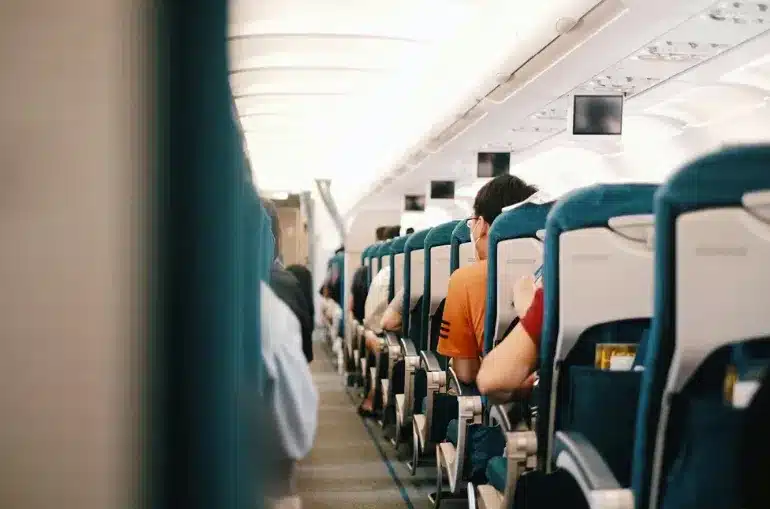 «Η αεροσυνοδός ήρθε και μου είπε: “Μείνετε μετά την προσγείωση, παρακαλώ — ο πιλότος θέλει να σας μιλήσει προσωπικά.”» 1 screenshot 2007