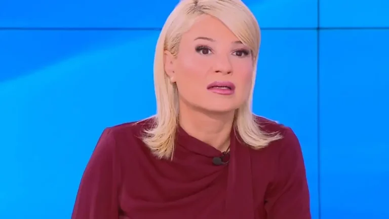 Εξοργισμένη η Φαίη Σκορδά στον αέρα – «Ντροπή τους! Ντροπή σας»