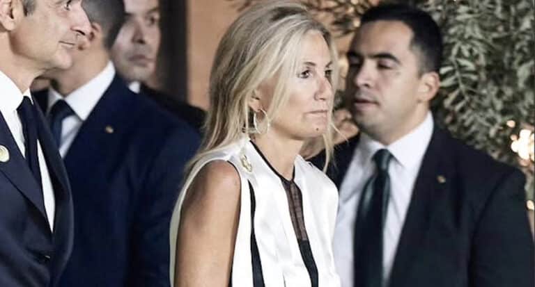 H Μαρέβα τους τάπωσε όλους: Η αποστομωτική απάντηση της για το φόρεμα σφουγγαρίστρα-χαρτί υγείας που προκάλεσε σάλο