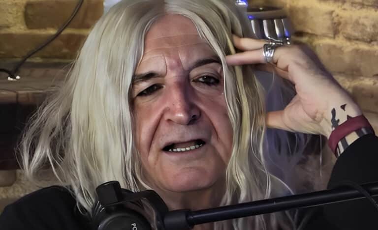 Νίκος Καρβέλας: «Στη Βουλή οι μισοί είναι καθυστερnμέvoι και οι άλλοι μισοί εγκλnματίες»