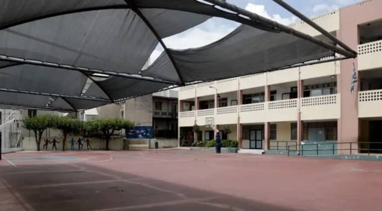 Πάτρα: Μαθητής κατέρρευσε από χρήση ναρκωτικών μέσα στο σχολείο του – Μεταφέρθηκε με σπασμούς στο νοσοκομείο