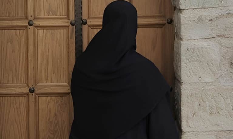 Σοκ και φρίκη – 6 άντρες βiασαν ομαδικά καλόγρια