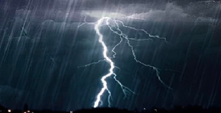 Έρχεται ακραία και επικίνδυνη καταιγίδα 48 ωρών – Οι 10 περιοχές που είναι στο «κόκκινο»