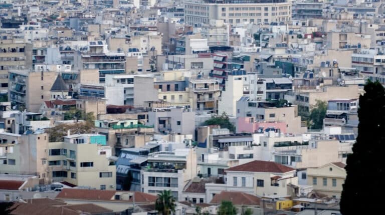 Η Αθήνα η δεύτερη ακριβότερη πόλη της Ευρώπης για αγορά σπιτιού – «15 χρόνια δουλειάς για 70 τετραγωνικά»