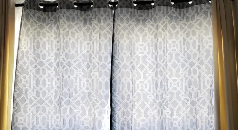 Πρέπει οι κουρτίνες να ακουμπούν στο πάτωμα; Τι λένε οι ειδικοί για το σωστό μήκος