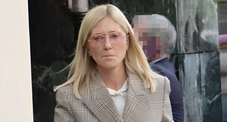 Η πιο γαλαζοαίματη της Ελλάδας: Η Μαρί Σαντάλ βγήκε βόλτα στο κέντρο της Αθήνας με το σκυλάκι της τσάντα 20.000 ευρώ 