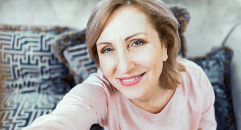 Οι γυναίκες κρύβουν τους συντρόφους τους στο διαδίκτυο και οι λόγοι είναι πολλοί