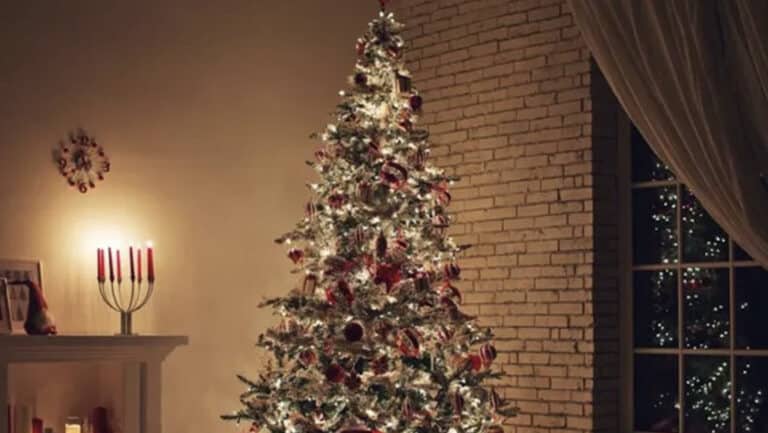 Αντίο στο κλασικό δέντρο: Το φωτιστικό από τα Zara Home που γίνεται το νέο κομψό χριστουγεννιάτικο décor