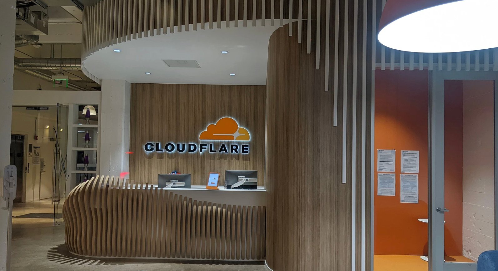 «Έπεσε» το Cloudflare: Εκτός λειτουργίας εκατομμύρια ιστοσελίδες 1 stigmiotypo othonis 2025 11 18 17.55.37