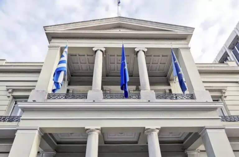 Άμεση απάντηση της Ελλάδας στη Ρωσία: «Απειλές κατά κυρίαρχων κρατών αυτοδικαίως απορρίπτονται»