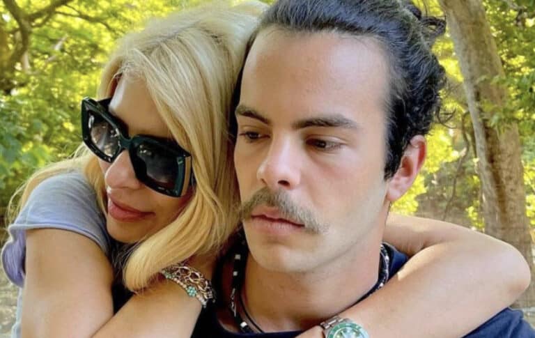 Πάει για ναύτης ο γιος της – Αγχωμένη η Ελένη Μενεγάκη