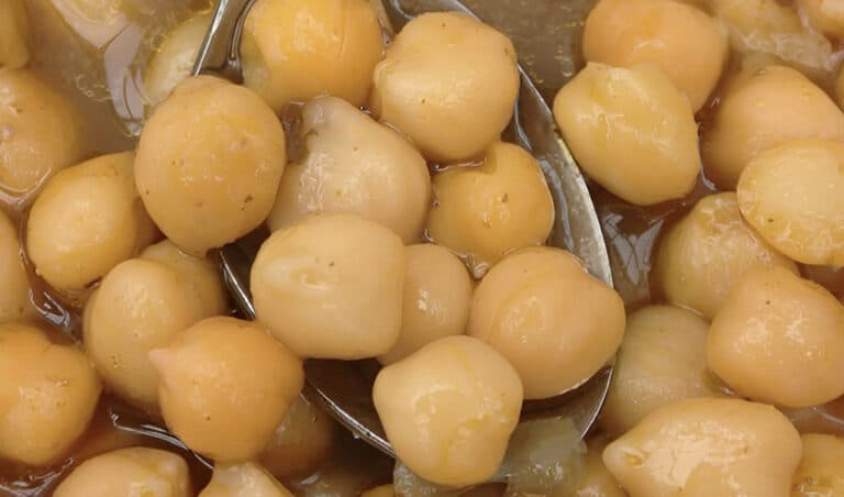 Το μυστικό συστατικό που βοηθάει να μαλακώσουν γρήγορα τα ρεβίθια