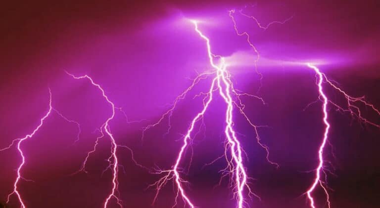 Κόκκινη προειδοποίηση από την ΕΜΥ για την κακοκαιρία «Αντέλ» – Ποιες περιοχές θα χτυπήσουν οι καταιγίδες τις επόμενες ώρες