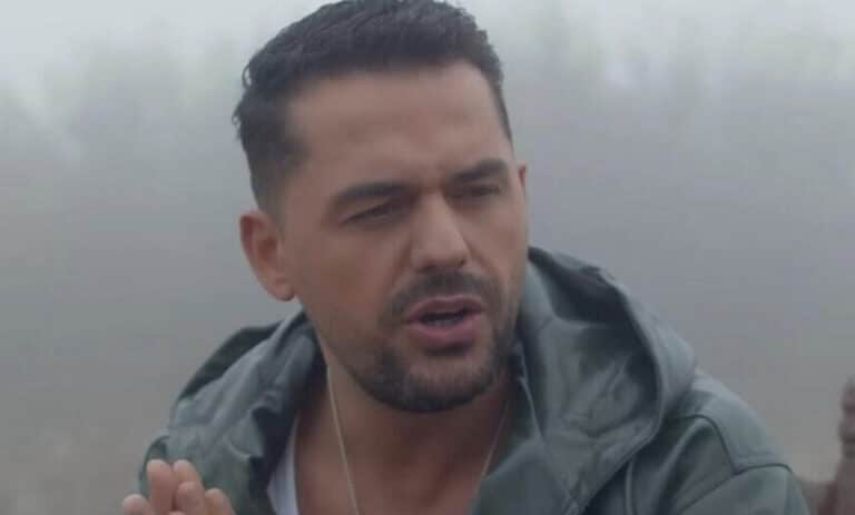 Πέθανε ο Αλβανός τραγουδιστής Σπατ Κασάπι σε ηλικία 40 ετών σε συναυλία