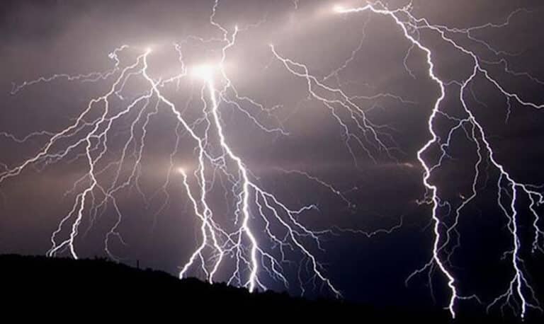 Ασταμάτητη η Κακοκαιρία «Αντέλ» – Νέο έκτακτο δελτίο από την ΕΜΥ –  Οι «κόκκινες» 11 περιοχές που θα «χτυπηθούν»