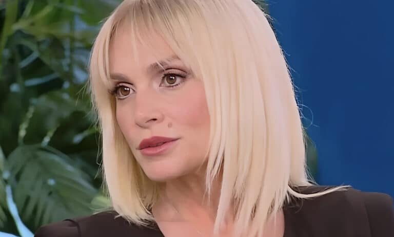 Ελεωνόρα Ζουγανέλη: «Τις γυναίκες που δεν έχουν παιδιά, τις βλέπουν σαν “κακομοίρες”»