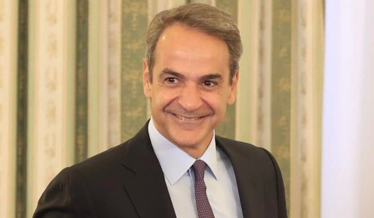 Έρχονται μαζικές προσλήψεις στο Δημόσιο, αυξήσεις σε όλους τους μισθούς και τις συντάξεις