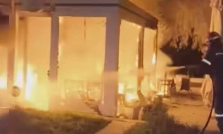Λακωνία: Έκρηξη και φωτιά σε καφετέρια γεμάτη κόσμο στη Νεάπολη – Δεν υπήρξαν τραυματίες