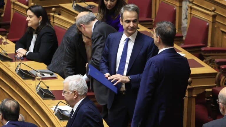 Στη Βουλή νέα ποινική δικογραφία για τα Τέμπη – Αφορά και τον Μητσοτάκη