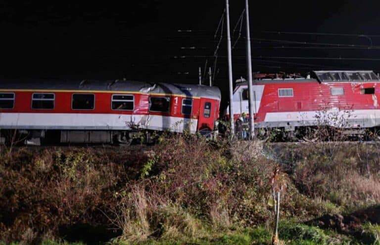 Σύγκρουση τρένων στη Σλοβακία – Αναφορές για αρκετούς τραυματίες
