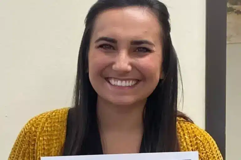 Σοκάρει αυτό που έκανε παντρεμένη δασκάλα στο μαθητή της στο πίσω κάθισμα του αυτοκινήτου της