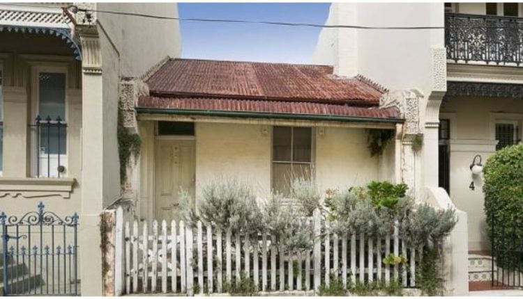 Ένα ακατοίκητο εδώ και 100 χρόνια σπίτι έκρυβε έναν θησαυρό