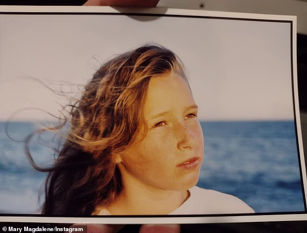 Εθισμένη στις πλαστικές επεμβάσεις 33χρονη έπεσε από τον 9ο όροφο ξενοδοχείου - Η μυστηριώδης τελευταία ανάρτησή της 12 104630667 15373447 she grew up in a strict religious family and as a child was forb a 31 1765555146419