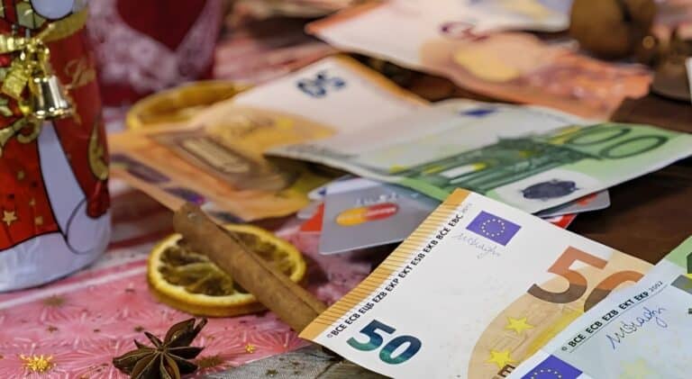 Συνταξιούχοι: Τα τέσσερα «δώρα» που θα πάρουν την Πρωτοχρονιά