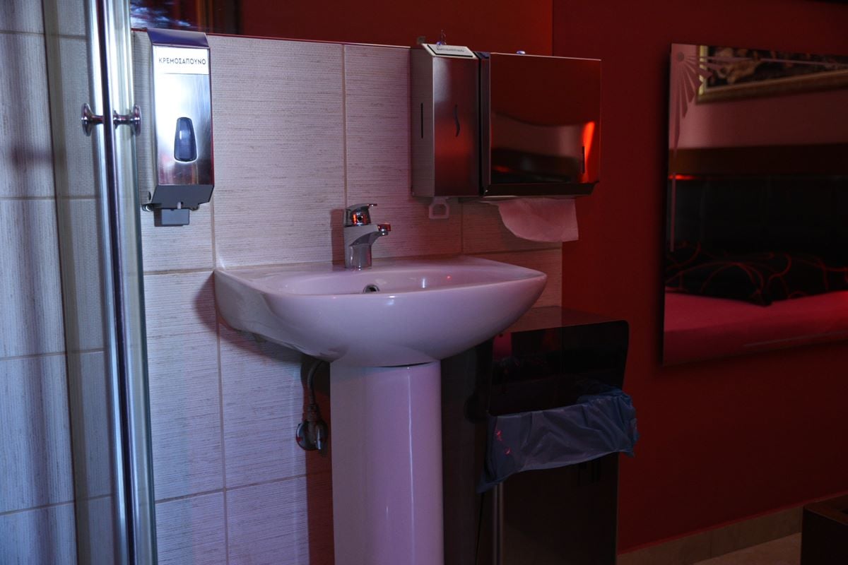 4 oikos epoxhs soula