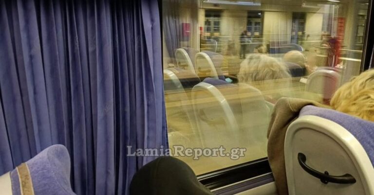 Χριστούγεννα μέσα στο τρένο: Αμαξοστοιχία με 318 επιβάτες χάλασε έξω από το Λιανοκλάδι