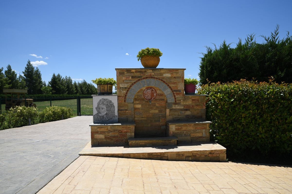 70 oikos epoxhs soula