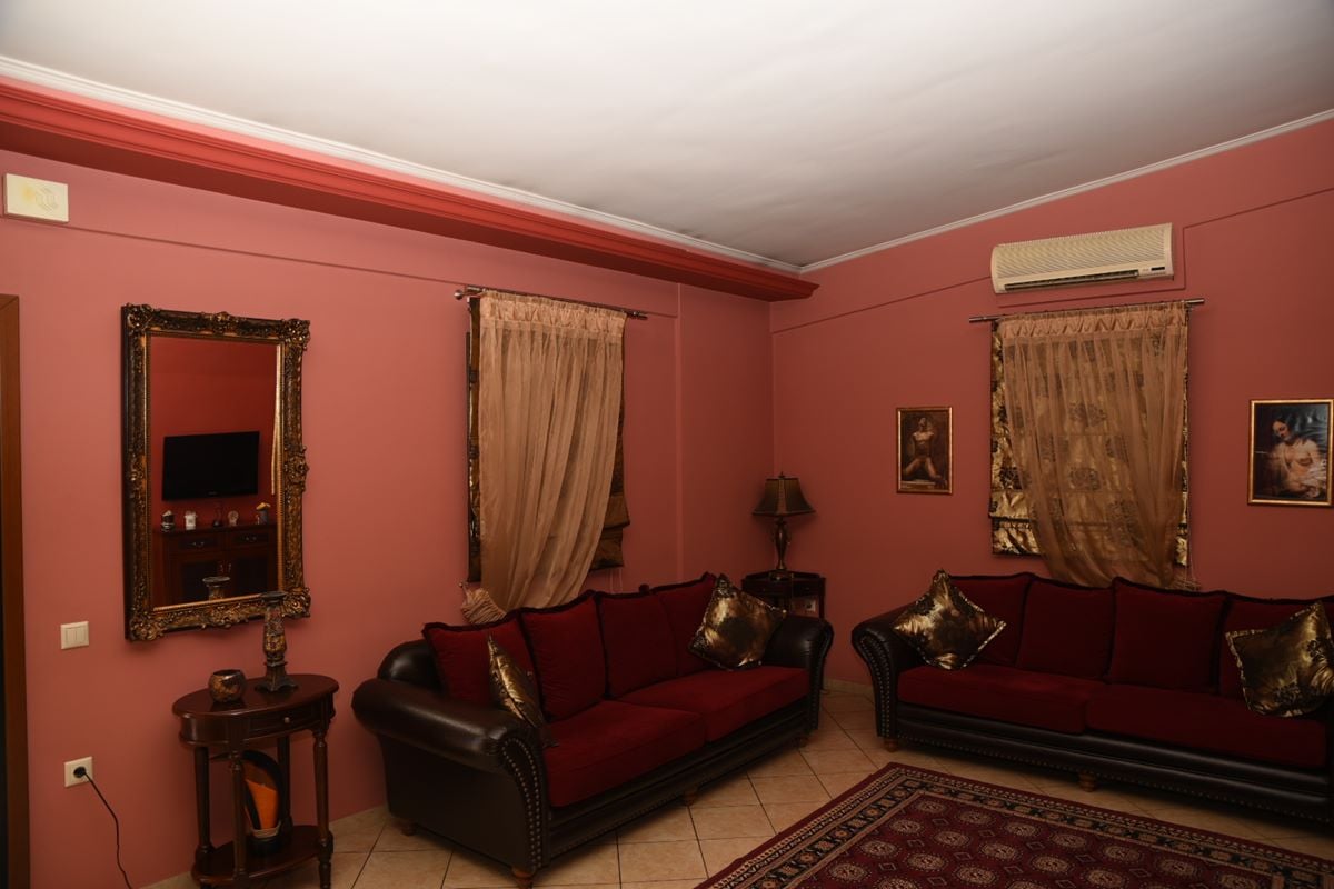 8 oikos epoxhs soula