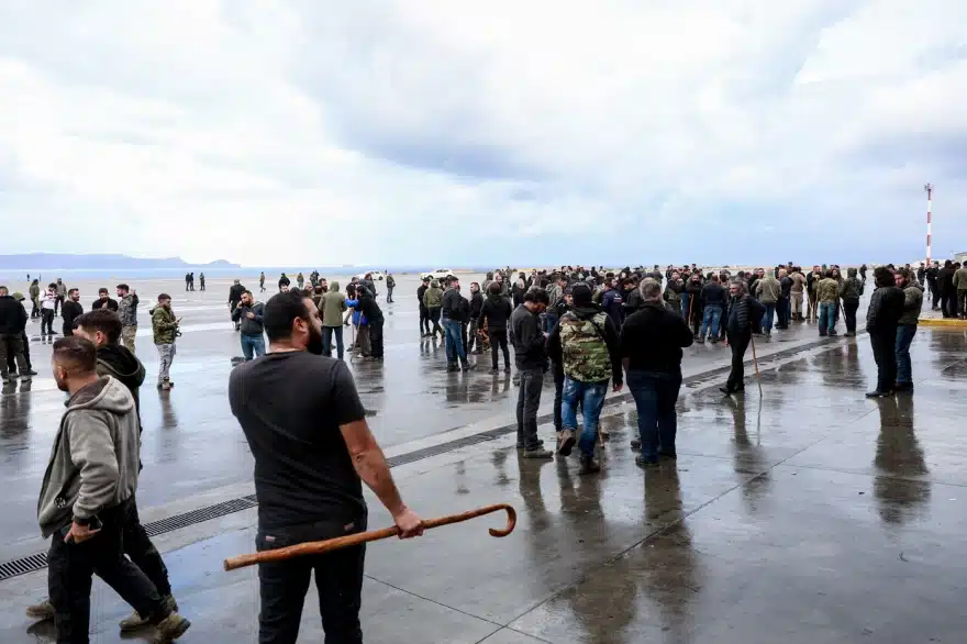 Ταυτοποιήθηκαν οι αγρότες για τα επεισόδια στην Κρήτη: Αντιμετωπίζουν κατηγορίες για «εγκληματική οργάνωση» 30 agrotes kriti 5