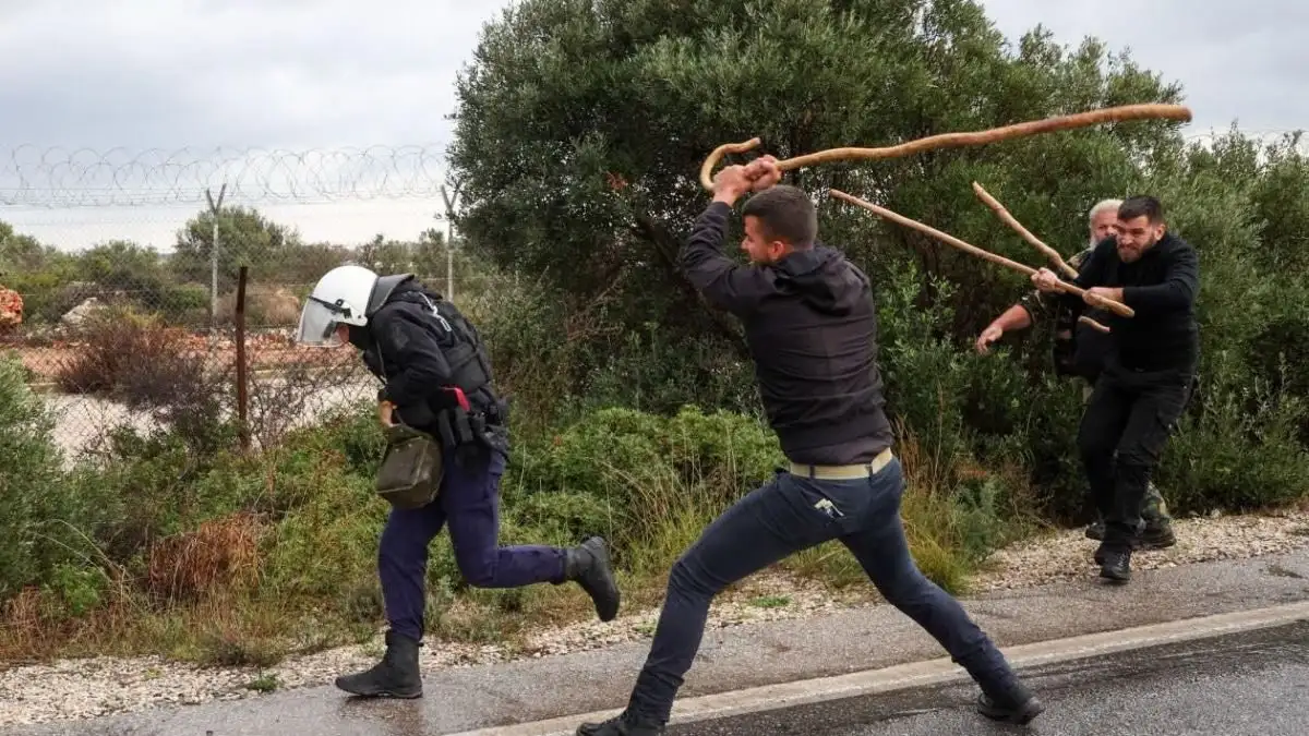Ταυτοποιήθηκαν οι αγρότες για τα επεισόδια στην Κρήτη: Αντιμετωπίζουν κατηγορίες για «εγκληματική οργάνωση» 1 agrotes xania3 1200x675 2