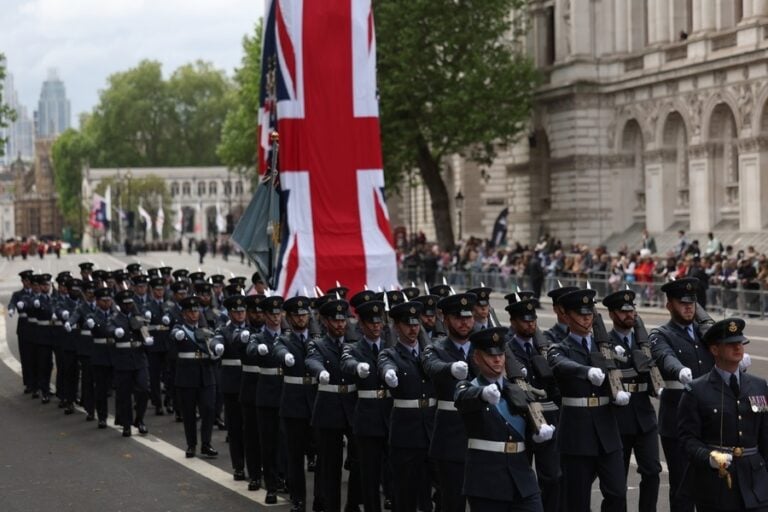 Aρχηγός των Ενόπλων Δυνάμεων Βρετανίας: «Οι γιοι και οι κόρες μας να ετοιμαστούν να πολεμήσουν» 3 british army 768x512 1