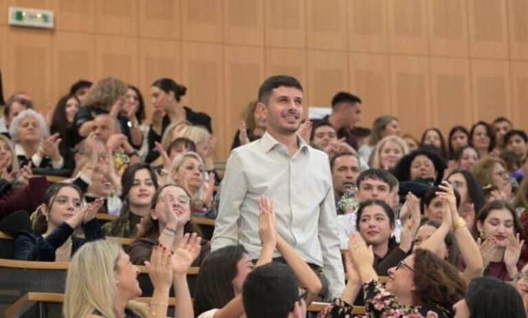 Ο Κωνσταντίνος–Εφραίμ Τσαγκατάκης είναι ο πρώτος απόφοιτος του ΕΛΜΕΠΑ με ολική απώλεια όρασης