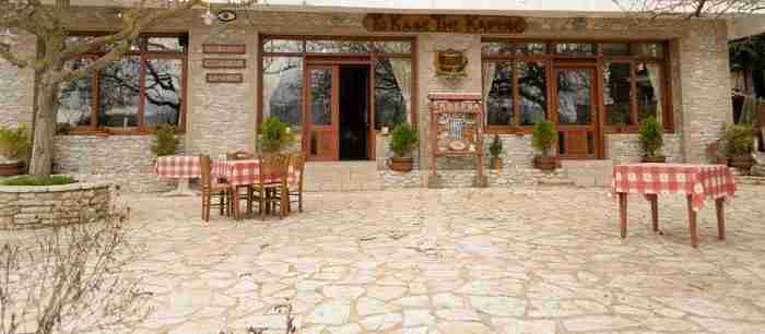 Μόλις 1 ώρα από την Αθήνα, πνιγμένο στα έλατα, βρίσκεται το θρυλικό Κολοκοτρωνίτσι 7 karia 2