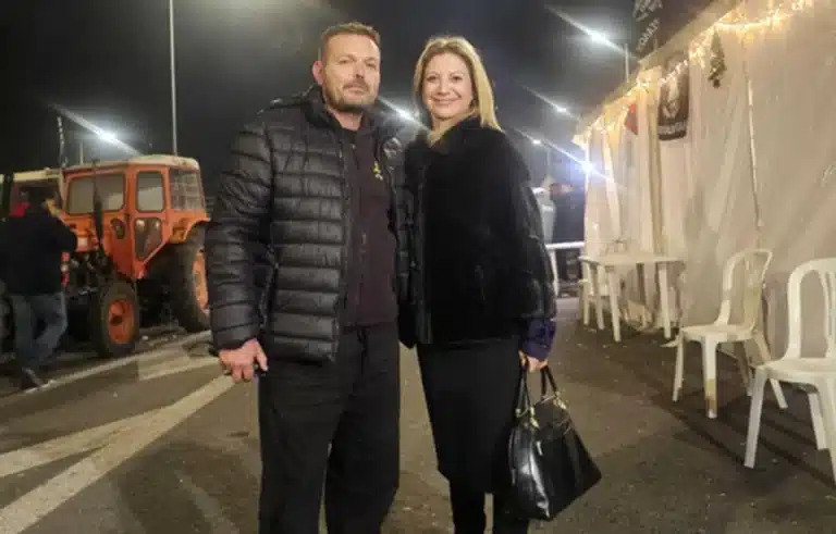 Έκτακτη εμφάνιση της Μαρίας Καρυστιανού σε μπλόκο των αγροτών – Tι δήλωσε