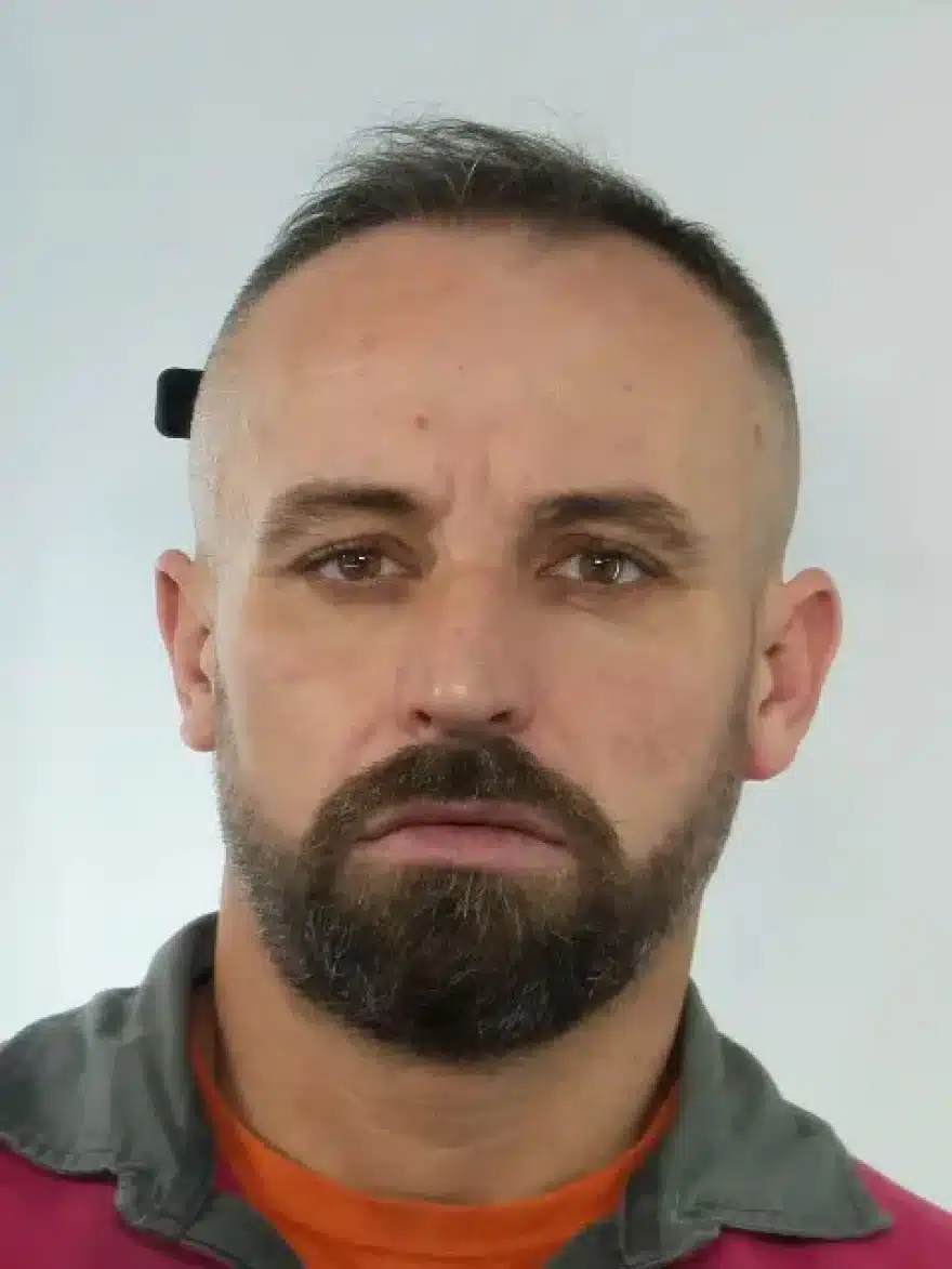 Στη δημοσιότητα οι φωτογραφίες του 20χρονου θείου και του συντρόφου του που ασελγούσαν στα ανήλικα ανίψια του 5 katigoroumenoi 6