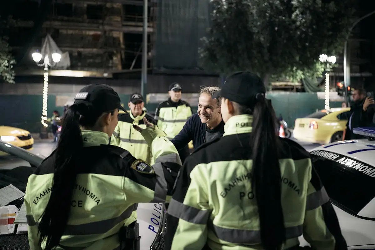 Χαμός με την φωτογραφία του Μητσοτάκη - Γιατί έκανε αλκοτέστ πεζός; 5 mitsotakis alkotest 4