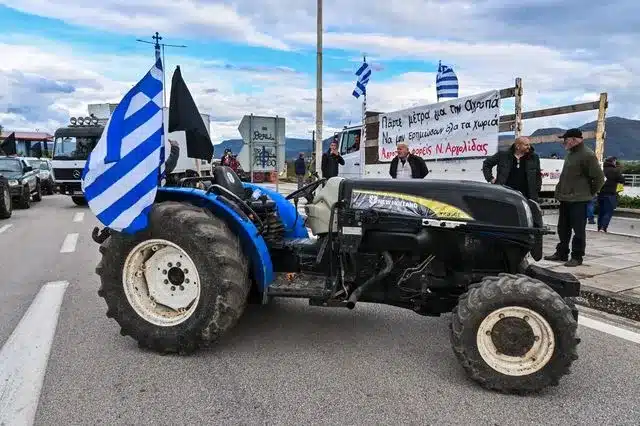 Ο Όμιλος JUMBO πήρε θέση για τα μπλόκα των αγροτών 3 mploka11 640x426 1