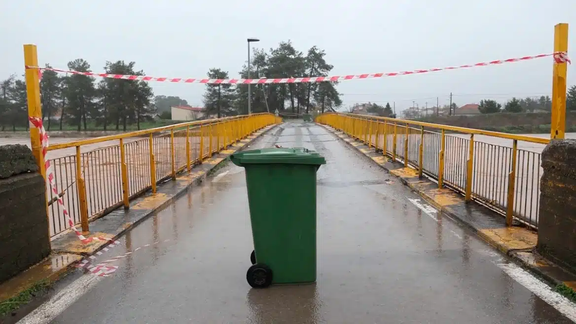 Υπερχείλισε ο ποταμός Ενιπέας, ήχησε το 112 για εκκένωση προς Φάρσαλα - Πλημμύρισαν σπίτια 1 potami mak2