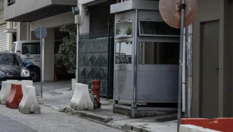 Συναγερμός σε αστυνομικό τμήμα: Υδραυλικός κλήθηκε να ξεβουλώσει την αποχέτευση και βρήκε εννέα όπλα