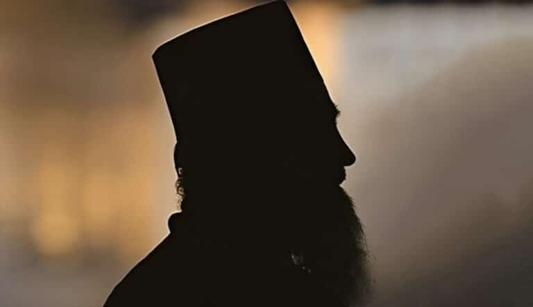 Ο κακός χαμός σε Μονή για δήθεν θαυματουργό φάρμακο, που θεραπεύει τις αρθρώσεις – Οι μοναχοί παρουσιάζονται…