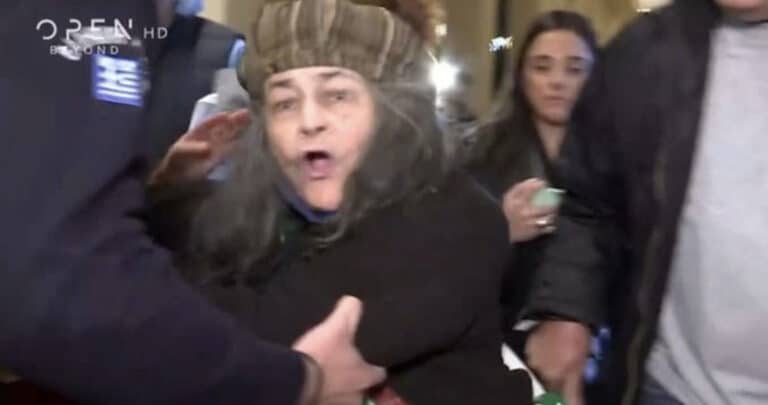 Επεισόδιο με την Ελένη Λουκά στην ομιλία Τσίπρα στο Παλλάς: Φώναζε «προδότη», τη «μάζεψε» η Αστυνομία