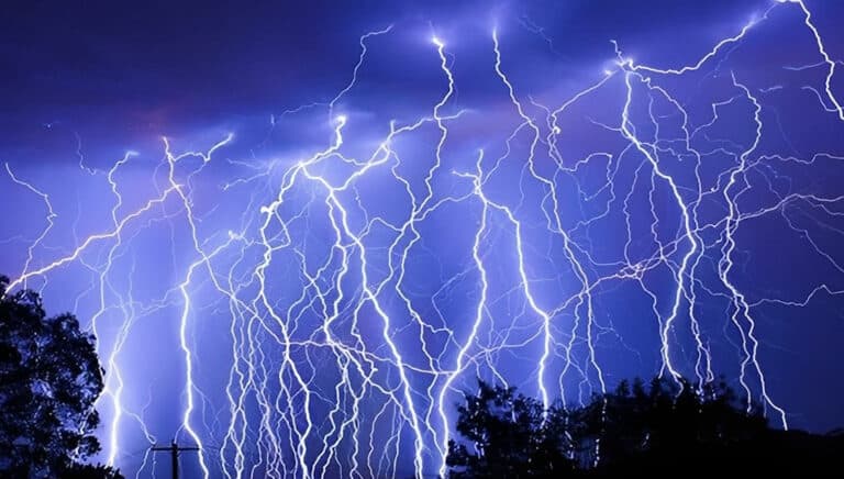 Προειδοποίηση για την κακοκαιρία: «Δεν έχει τελειώσει» – Οι 7 «κόκκινες» περιοχές που θα «χτυπήσει» τις επόμενες ώρες