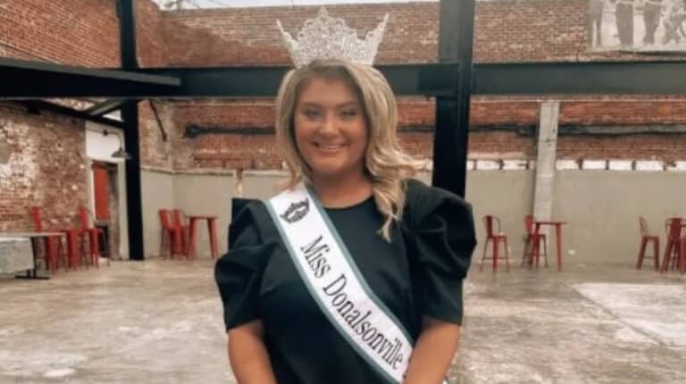 Πρώην βασίλισσα ομορφιάς κατηγορείται ότι σκότωσε το μωρό του συντρόφου της επειδή ήθελε να κάνουν δικό τους παιδί