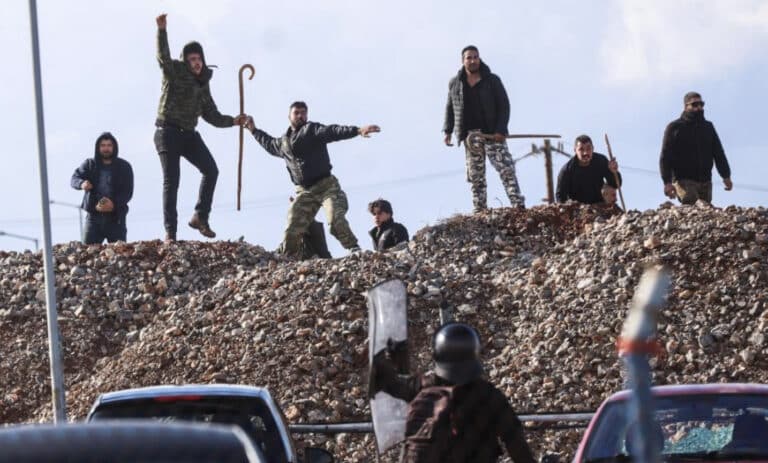 Ταυτοποιήθηκαν οι αγρότες για τα επεισόδια στην Κρήτη: Αντιμετωπίζουν κατηγορίες για «εγκληματική οργάνωση»