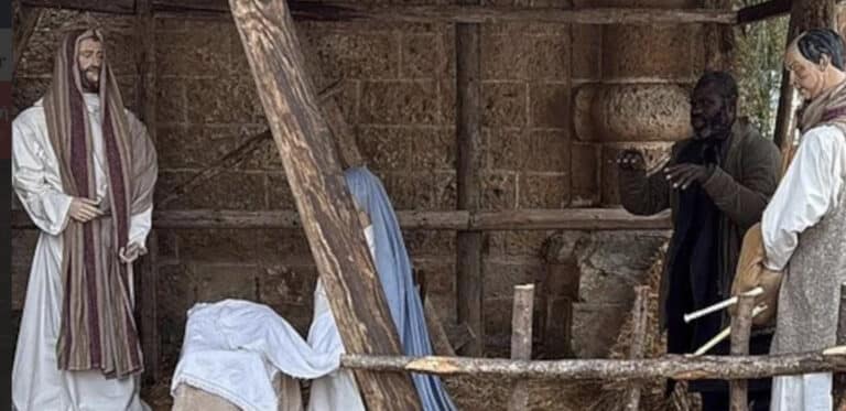 Συνέβη στην Ιταλία: Φυγάς παρίστανε το άγαλμα σε χριστουγεννιάτικη φάτνη – Τον εντόπισε ο δήμαρχος